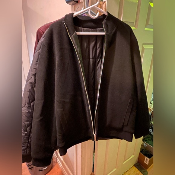 Large nice black reservable jacket/ Nordstrom’s. Holds heat well, shiny zipper - Picture 2 of 4
